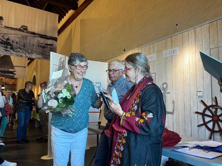 Béatrice Verney félicite la lauréate